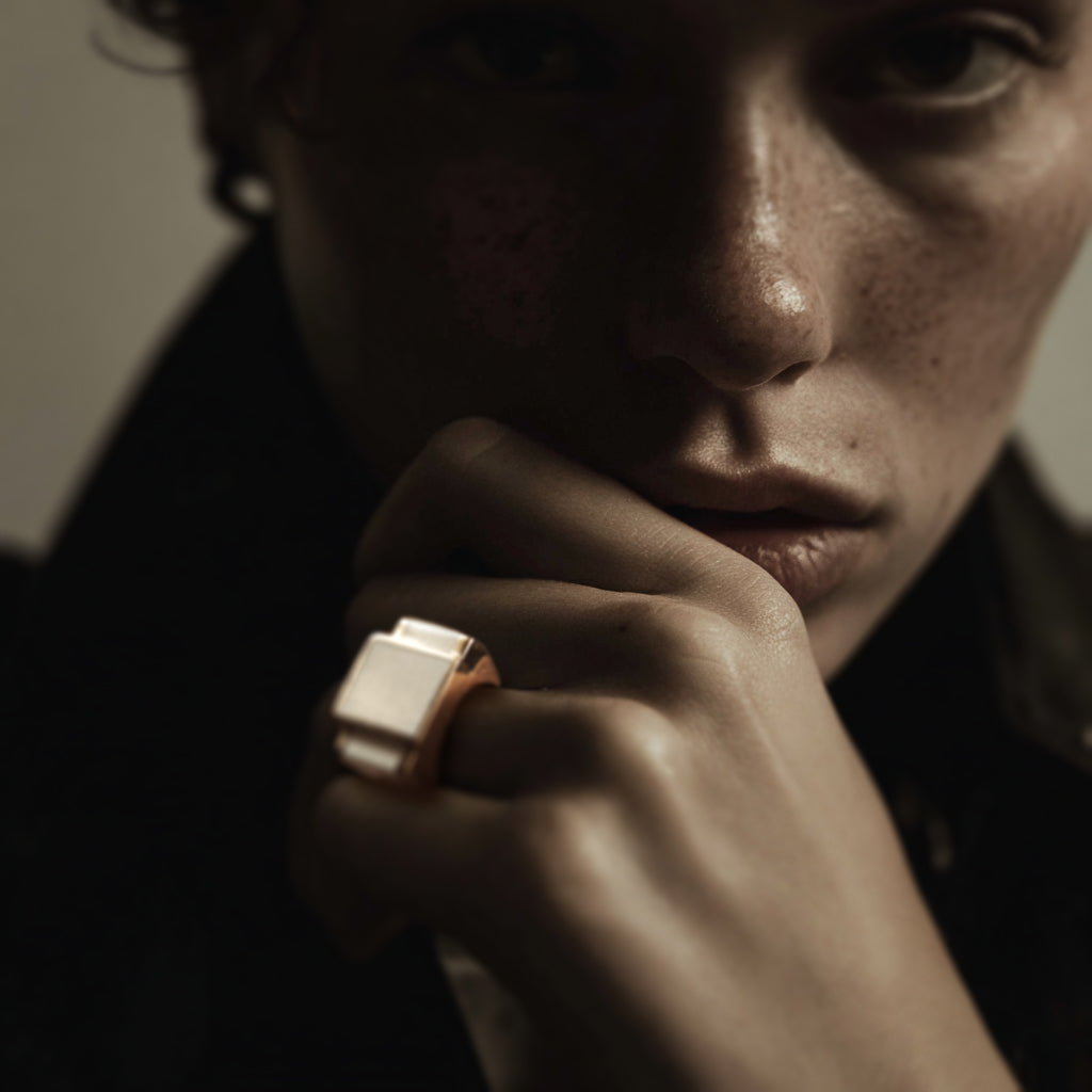 Bague One – Gold Sculptural Ring (Unisex)